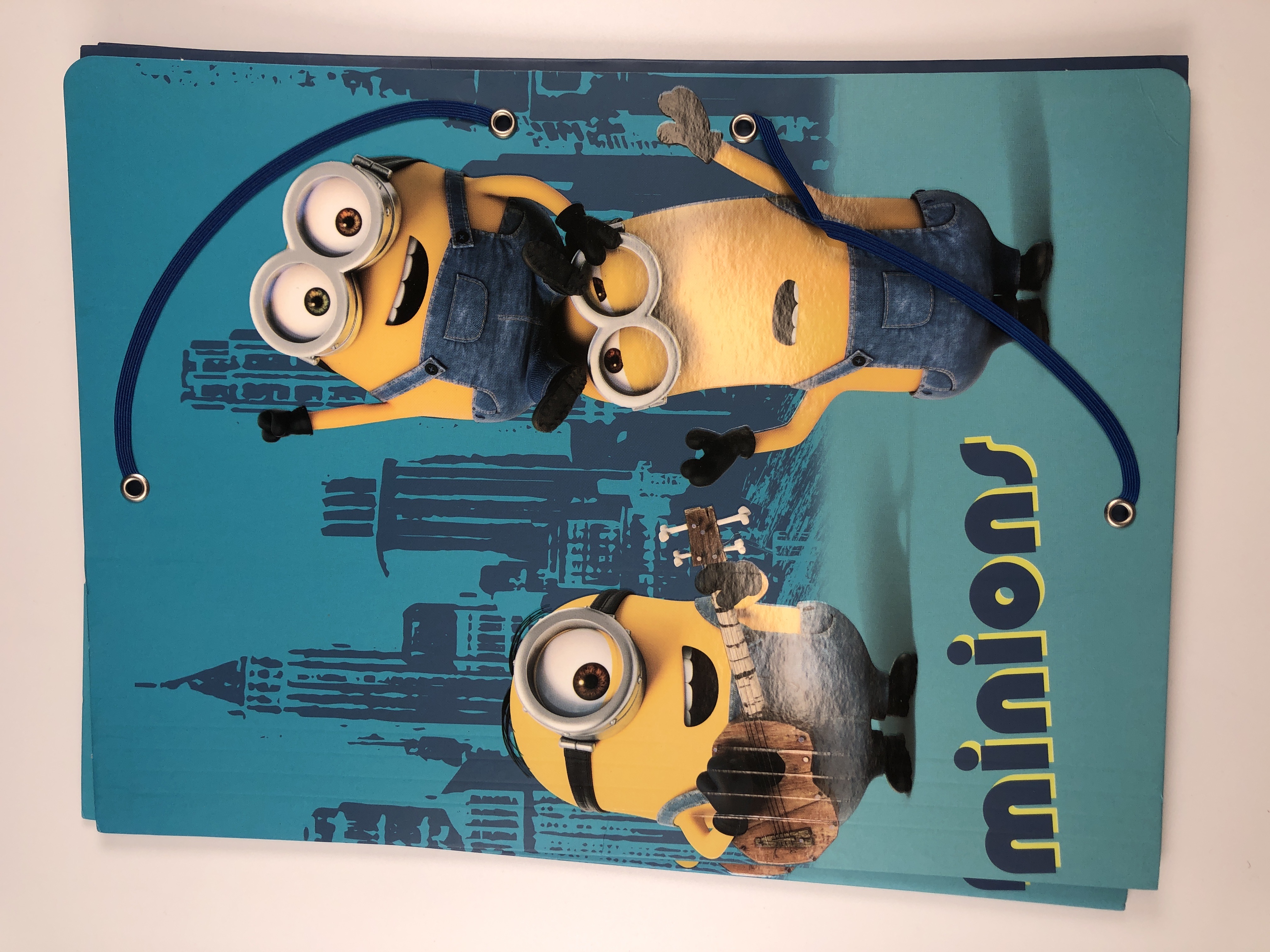 chemises à rabats MINIONS - Accessoire de rangement pratique pour école ou bureau