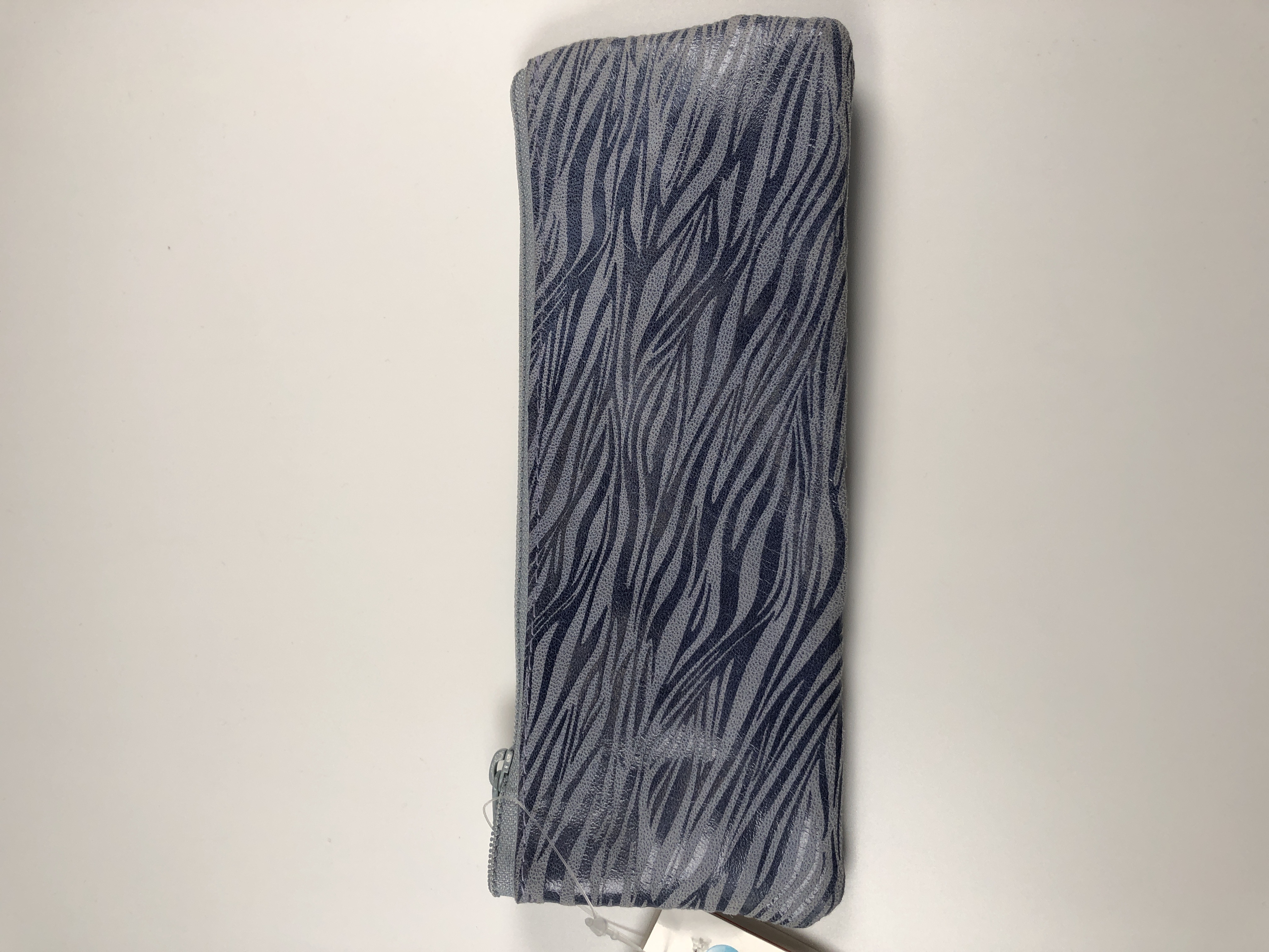 Trousse Zébrée en cuir - Rangement stylisé pour fournitures scolaires et de bureau