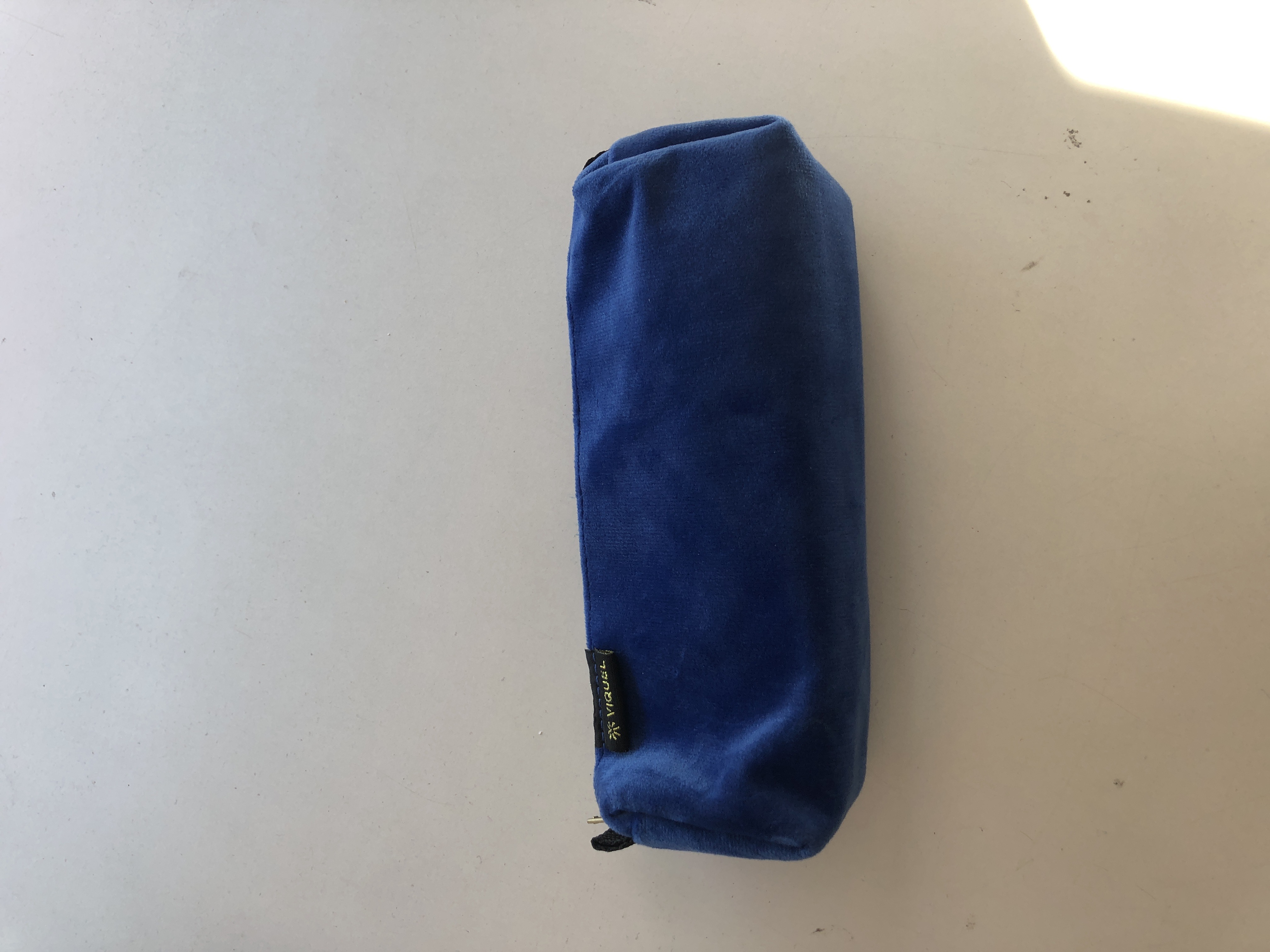 Trousse 
 matière velours 