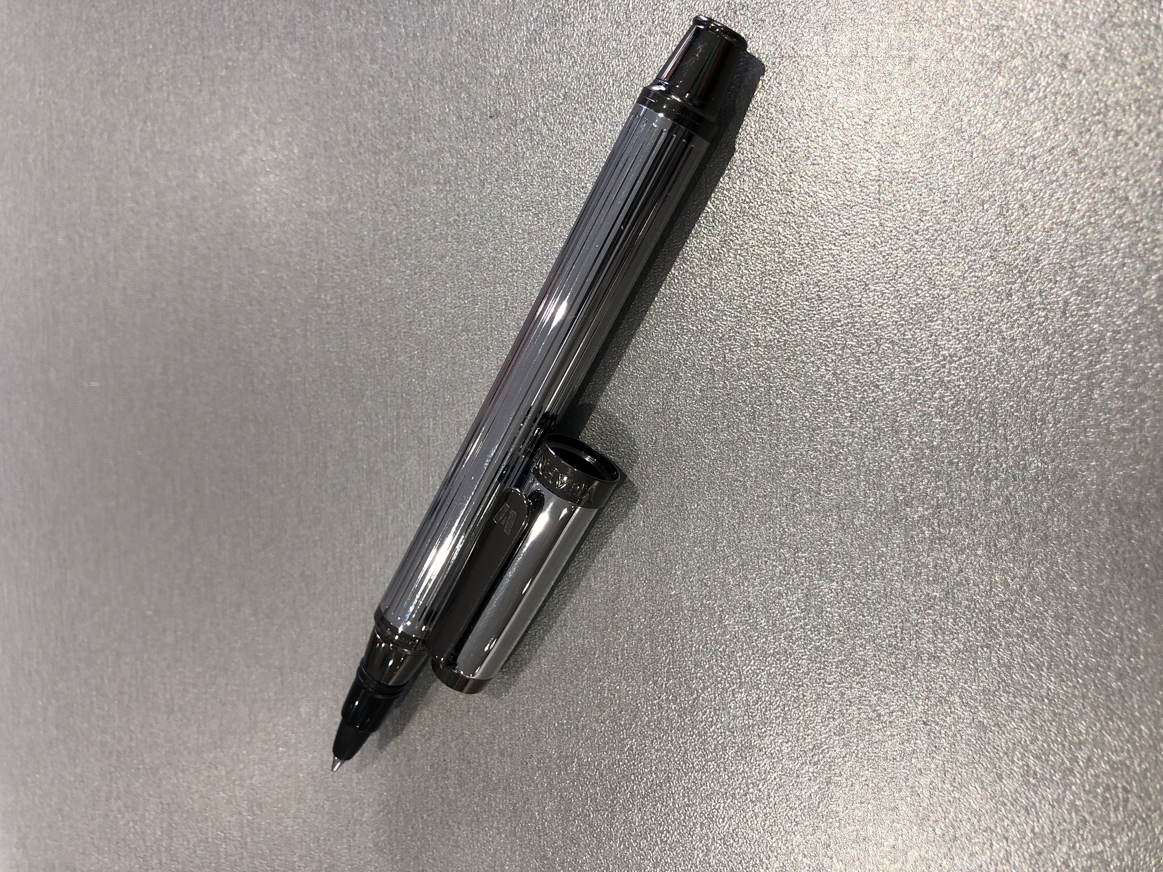 Stylo roller encre rechargeable VUARNET 8848 - encre bleue pour écriture et dessin précis