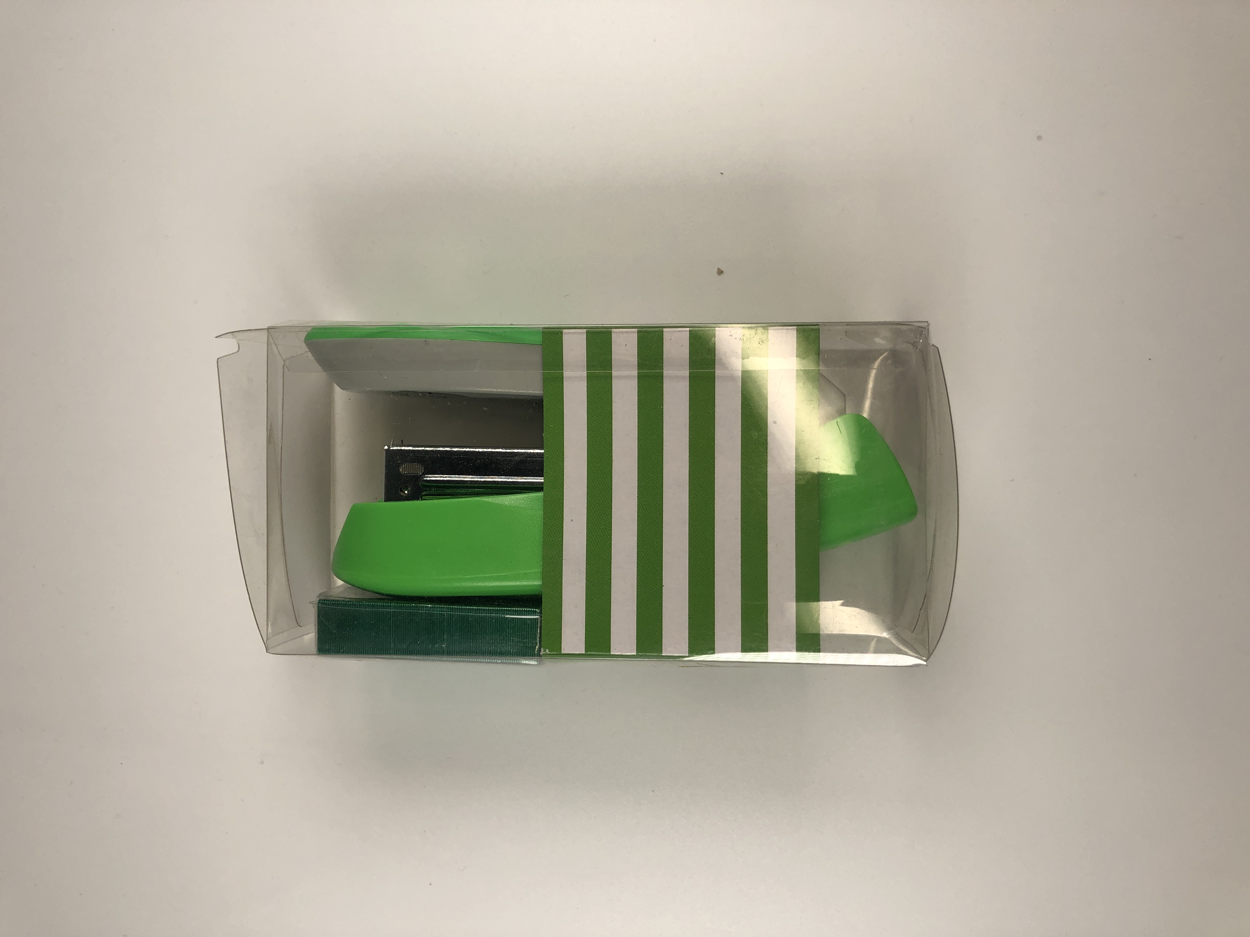 Agrafeuse de Bureau Verte - Capacité 20 Feuilles - Usage Scolaire et Professionnel