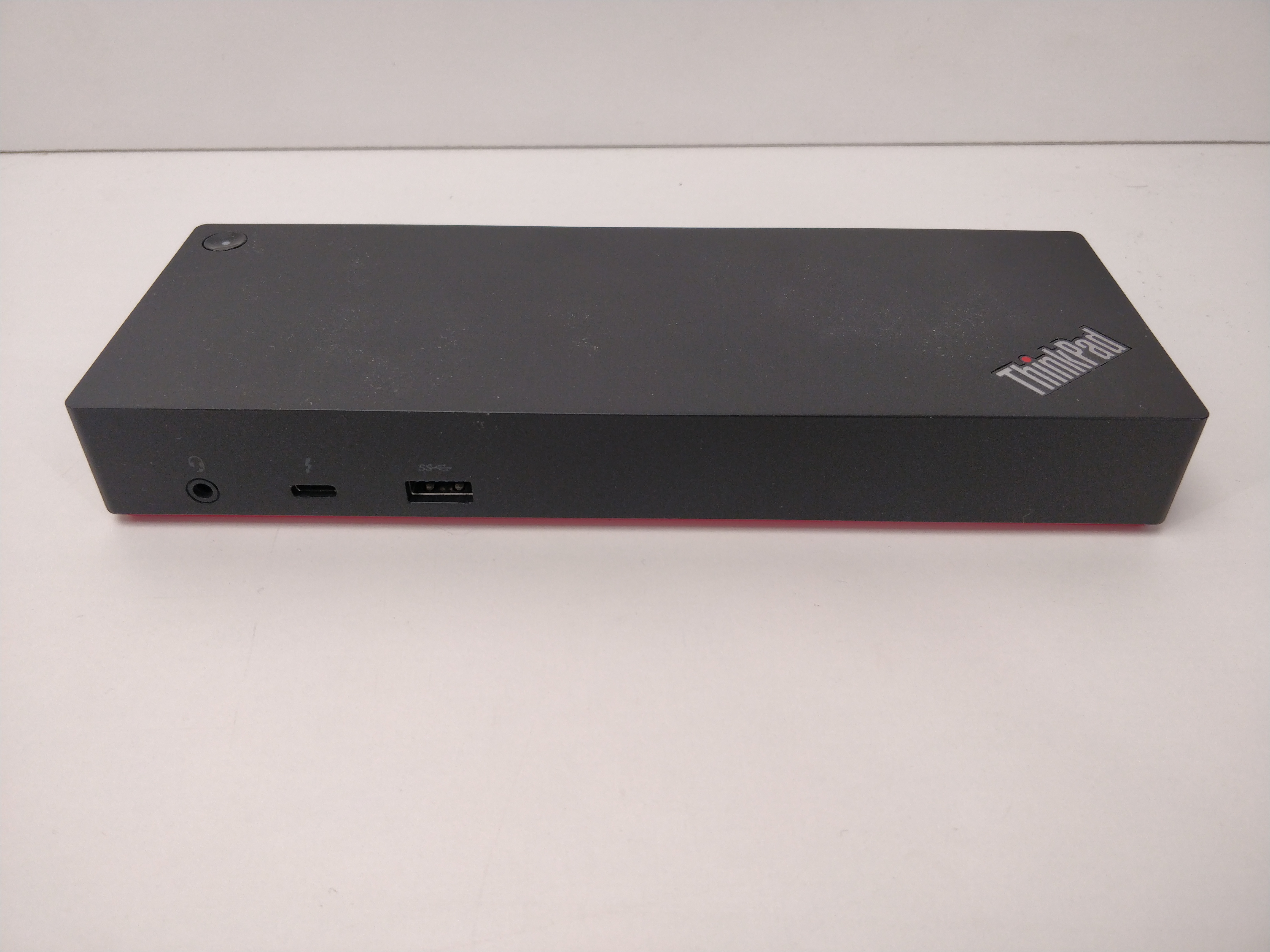 Station d'accueil Lenovo ThinkPad Universal Thunderbolt 3 Dock - HDMI, 2 x DP, VGA, Gigabit Ethernet, 5 USB 3.0, 2 USB-C, RJ45, Jack pour ordinateur