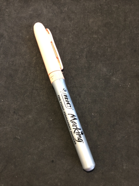 Marqueur Permanent Kalem Peach parfait - Pointe Fine Idéal pour Papier, Tissu, Bois et Métal