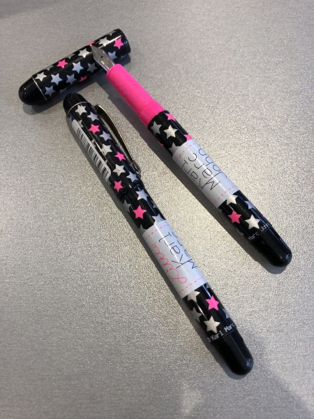 Stylo plume Little Karl Marc John Étoile - Noir et Rose - Écriture fluide pour bureau et école