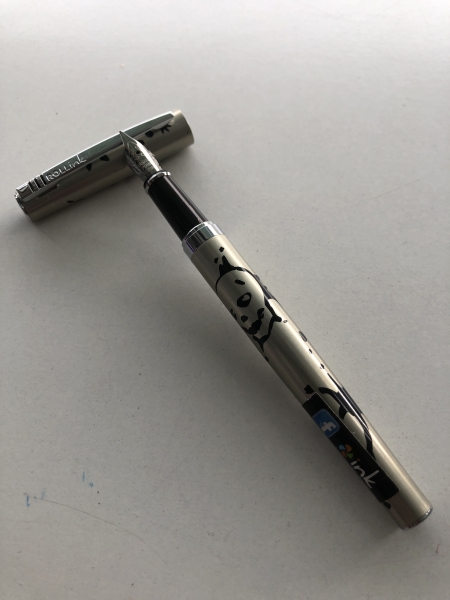 Stylo plume Plumink Métal tête de mort - Pointe iridique Écriture douce pour enfants et adultes