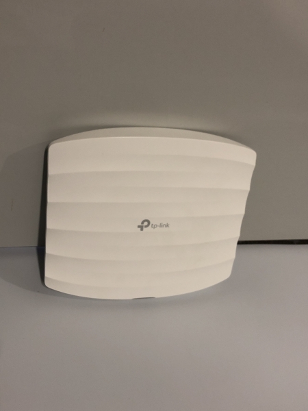 Point d'accès WiFi TP-Link Omada EAP225 - Dual Band AC1350, PoE, pour réseau professionnel