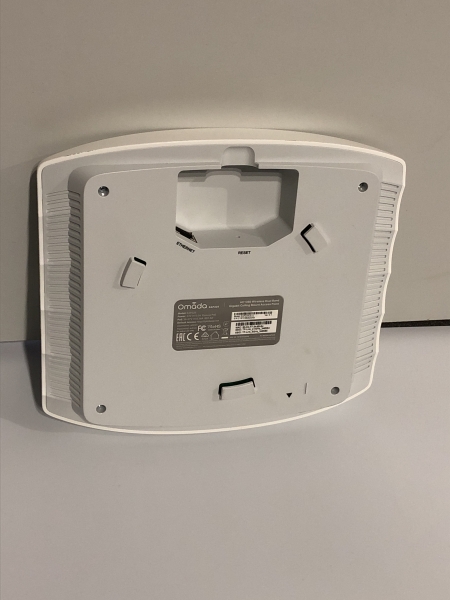 Point d'accès WiFi TP-Link Omada EAP225 - Dual Band AC1350, PoE, pour réseau professionnel