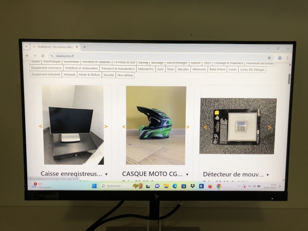 Écran HP E24 G4 - Moniteur LED 24 pouces Full HD 1920x1080 pour bureau et télétravail