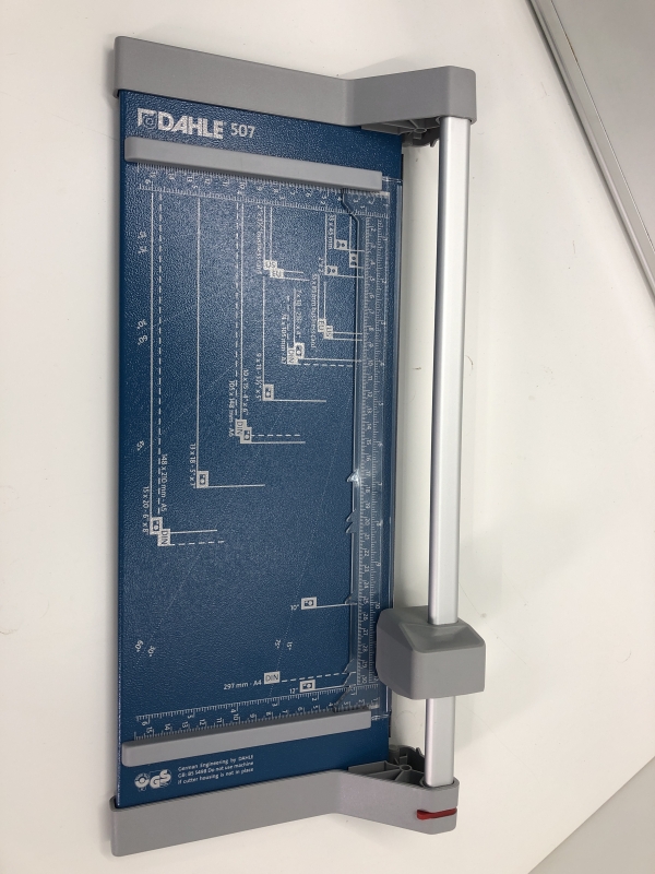 Rogneuse DAHLE 507 Massicot - Format A4 Max - Idéale pour travaux de découpe bureautique et créatifs